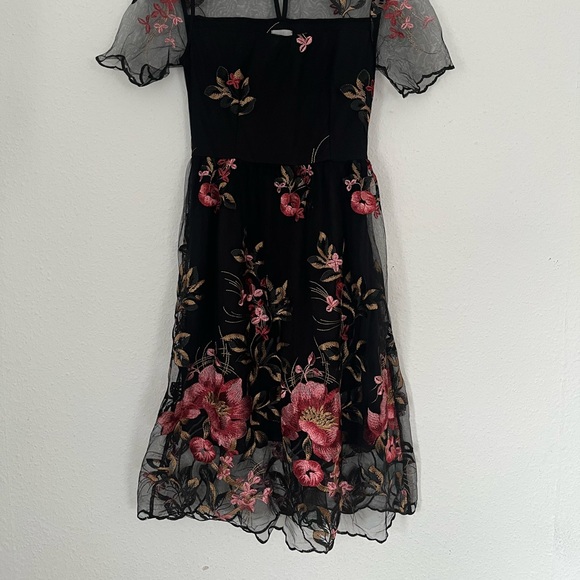 Beautiful Embroidered Dress from Germany - Picture 6 of 6